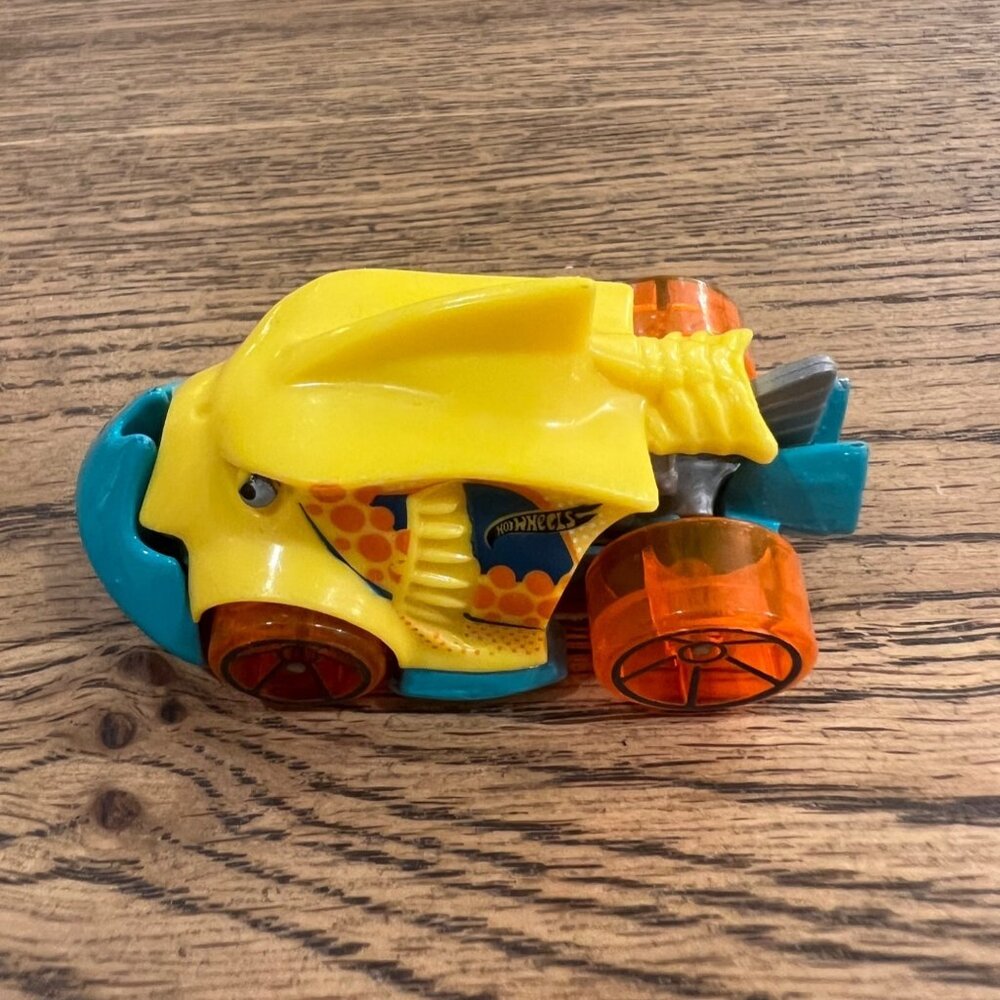 Hot Wheels Piranha Terror Toy Car 2014 Mattel Yellow/Orange Wheels Blue Base